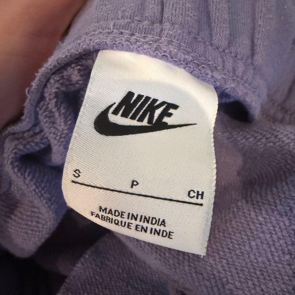 Nike Club Fleece shorts size small - Picture 3 of 4